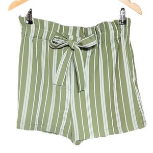 Forever 21 high waisted sage and cream paper bag style medium shorts